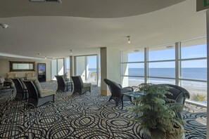 Lobby sitting area - Sandy Beach Oceanfront Resort (Myrtle Beach)