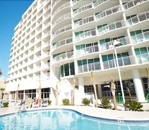 2 innendørsbassenger, 2 utendørsbassenger og solsenger