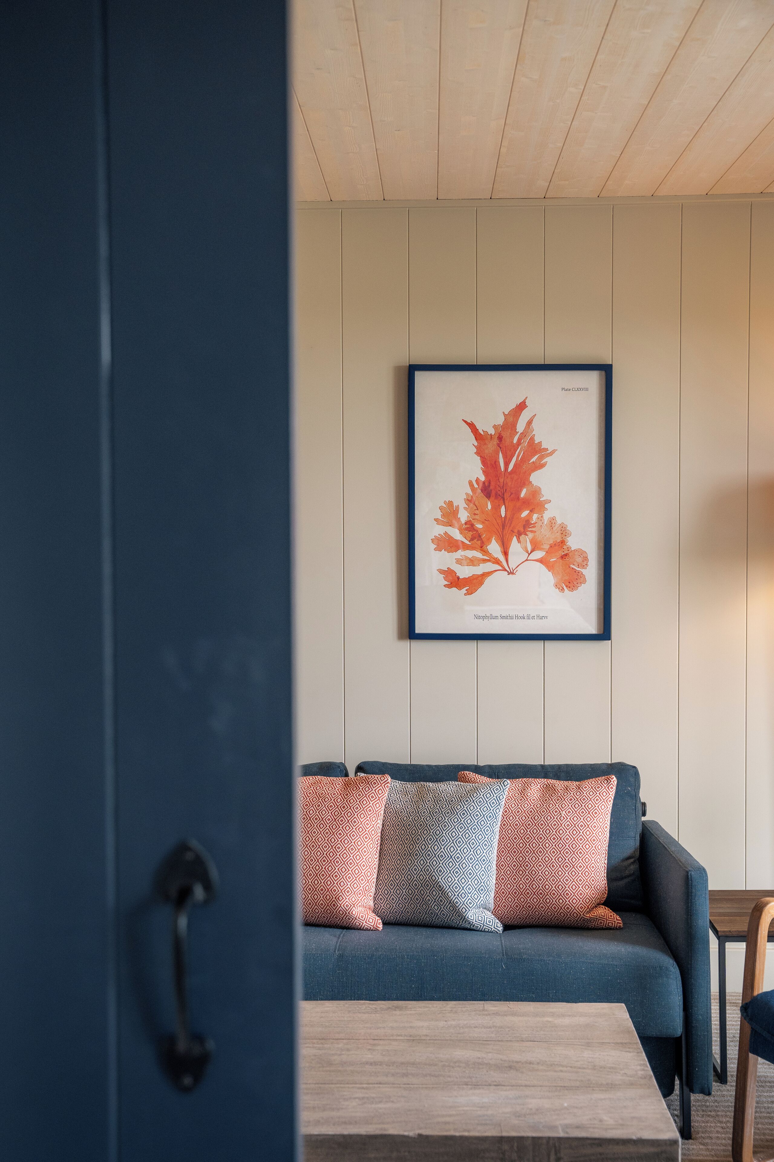 standard suite | living area | flat-screen tv