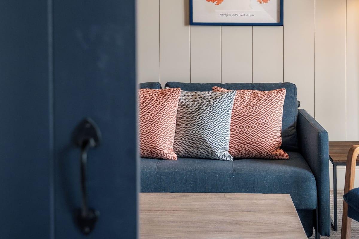 standard suite | living area | flat-screen tv