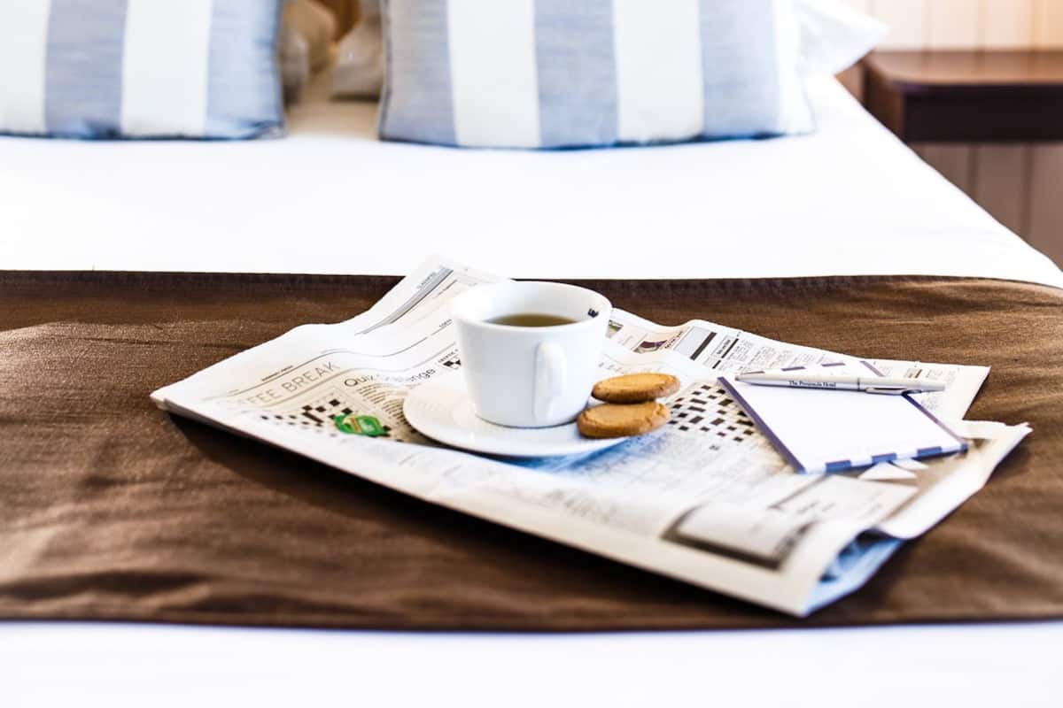 Caja fuerte, escritorio, wifi gratis y ropa de cama