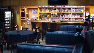 Serves dinner and happy hour