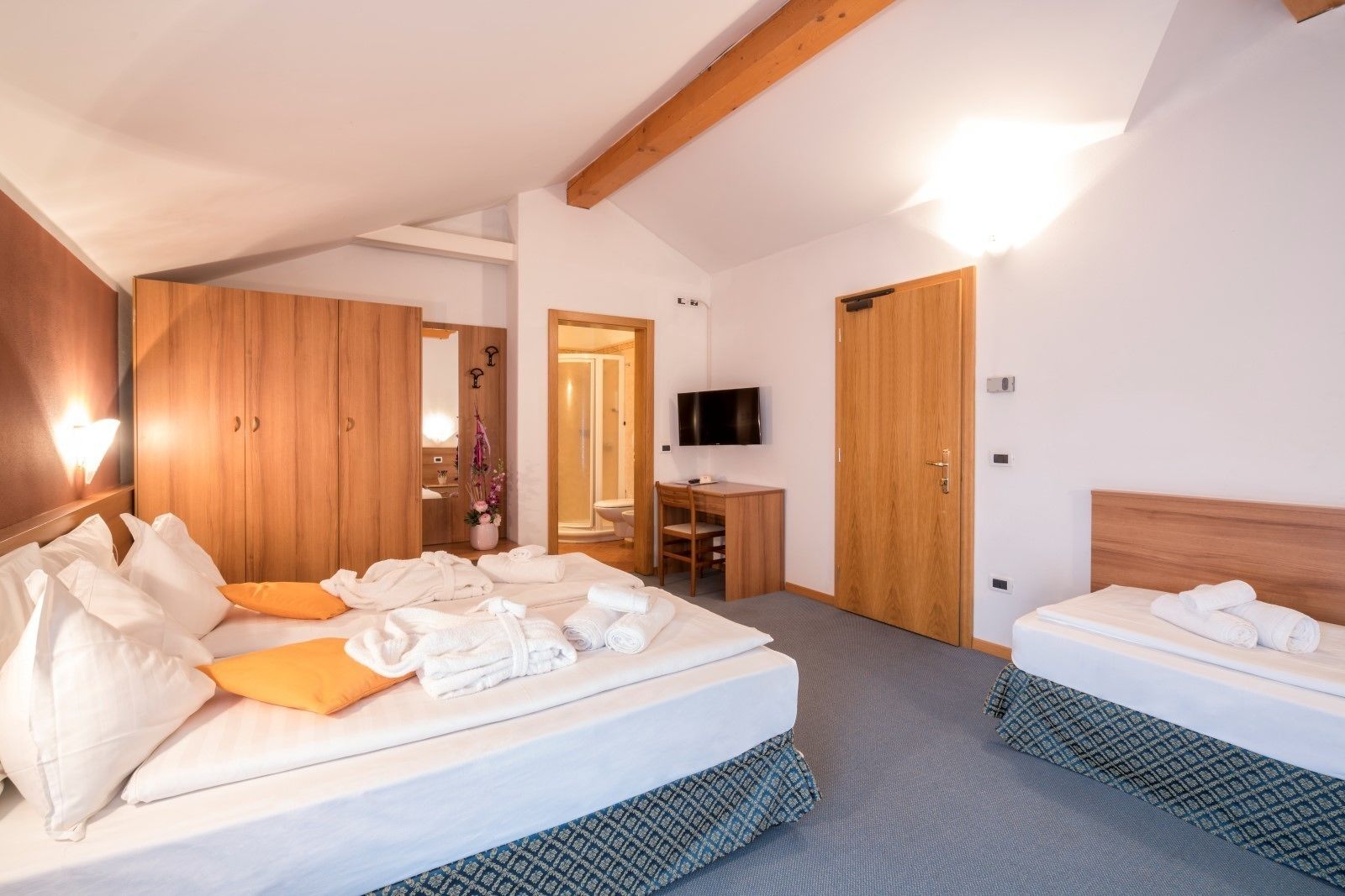 triple room | down duvets, in-room safe, desk, laptop workspace