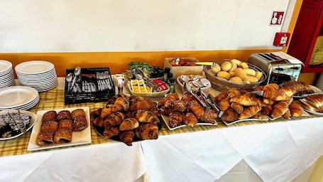 Buffet breakfast for a fee. Art & Hotel Treviolo