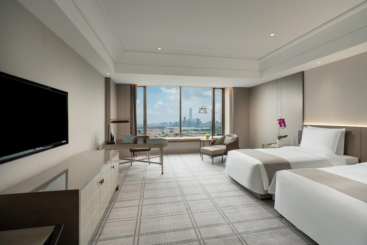 雙床房, 高球場景觀 (Premier Deluxe Golf Room) | 羽絨被、免費迷你吧物品、客房內保險箱、書桌