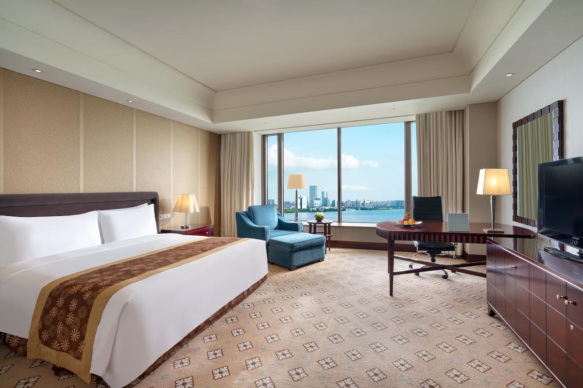 Down duvets, free minibar items, in-room safe, individually furnished