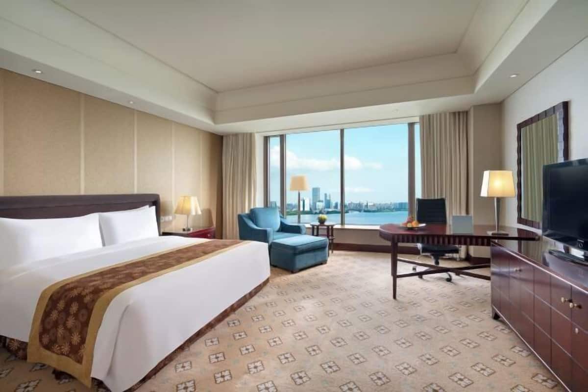 Down comforters, free minibar items, in-room safe