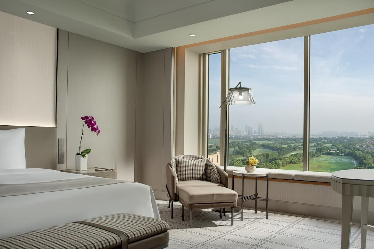 Room, Golf View (Premier Deluxe Golf King)