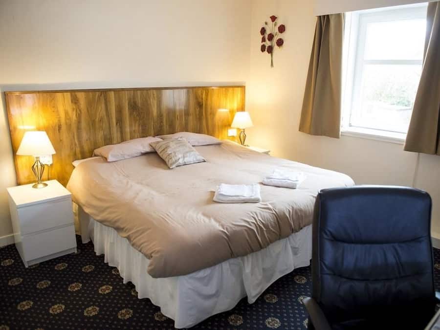 Double or Twin Room | Iron/ironing board, bed sheets