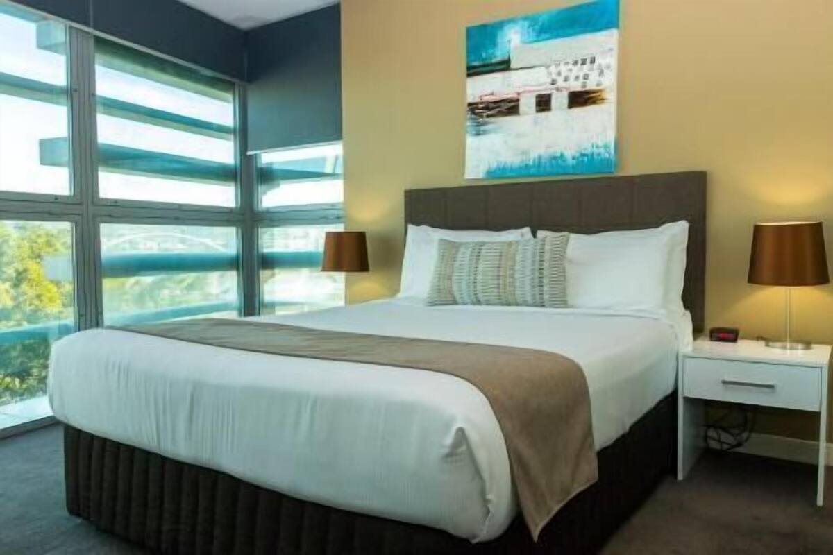 Camas con pillow-top, decoración personalizada y muebles diferentes