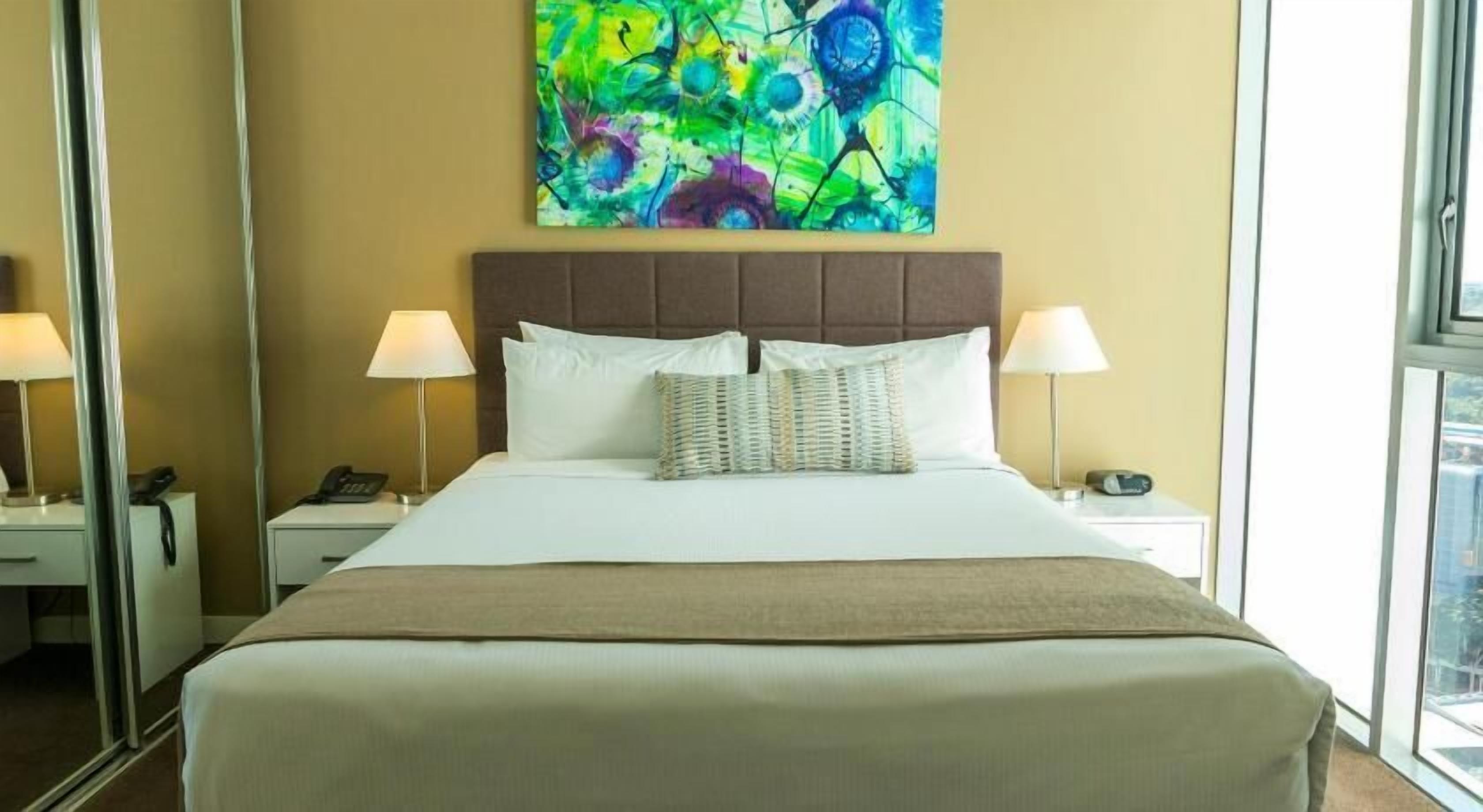 أسرّة بطبقة علوية مريحة وبديكورات فريدة لكل غرفة وطراز فريد لكل وحدة