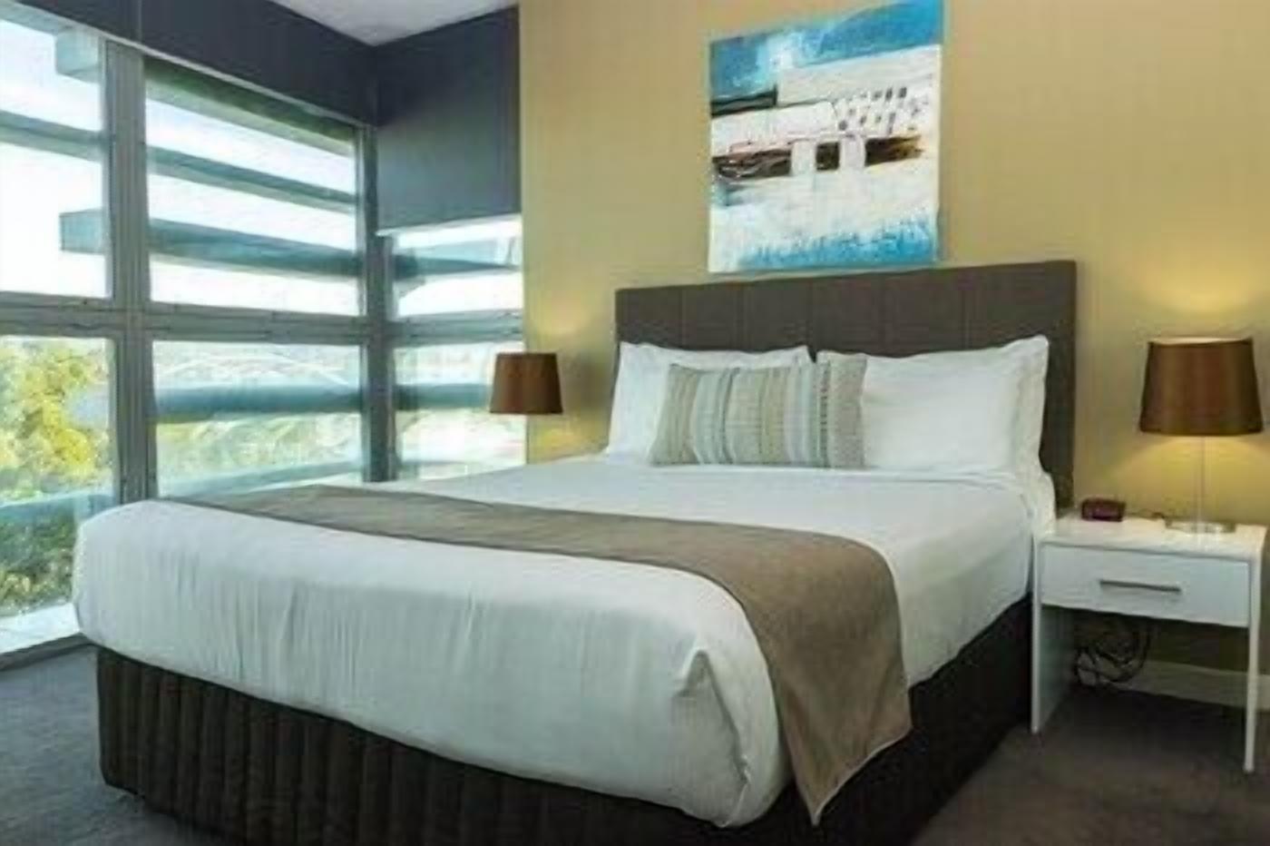 أسرّة بطبقة علوية مريحة وبديكورات فريدة لكل غرفة وطراز فريد لكل وحدة