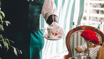 PÀivittÀinen buffetaamiainen (12.00 EUR per henkilö)