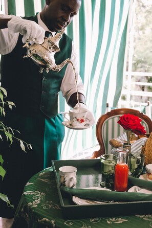 Petit déjeuner buffet (12.00 EUR par personne)