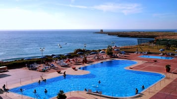 Outdoor pool, pool loungers