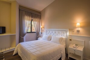 Minibar, in-room safe, desk, bed sheets