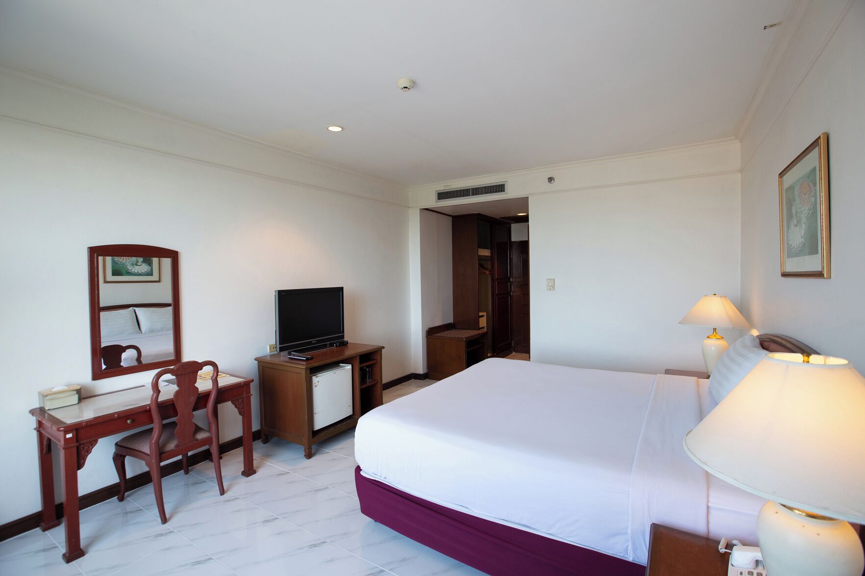 1 bedroom, minibar, desk, laptop workspace