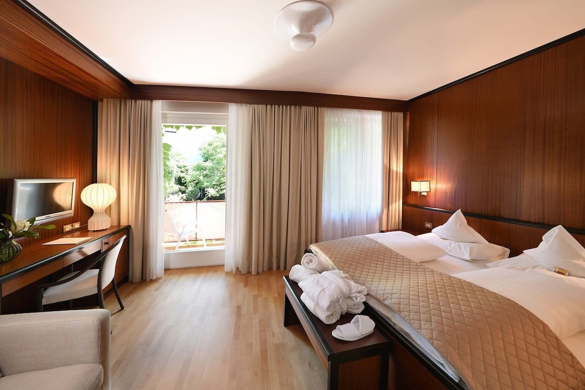 double or twin room, balcony (east side) | hypo-allergenic bedding, minibar, in-room safe, soundproofing