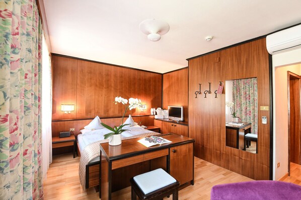 Double Room (EAST SIDE without balcony)