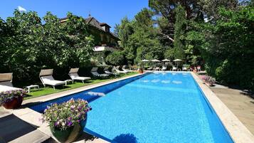 Indoor pool, outdoor pool