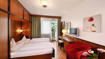 Double or Twin Room, Balcony (South Side) | Hypo-allergenic bedding, minibar, in-room safe, soundproofing