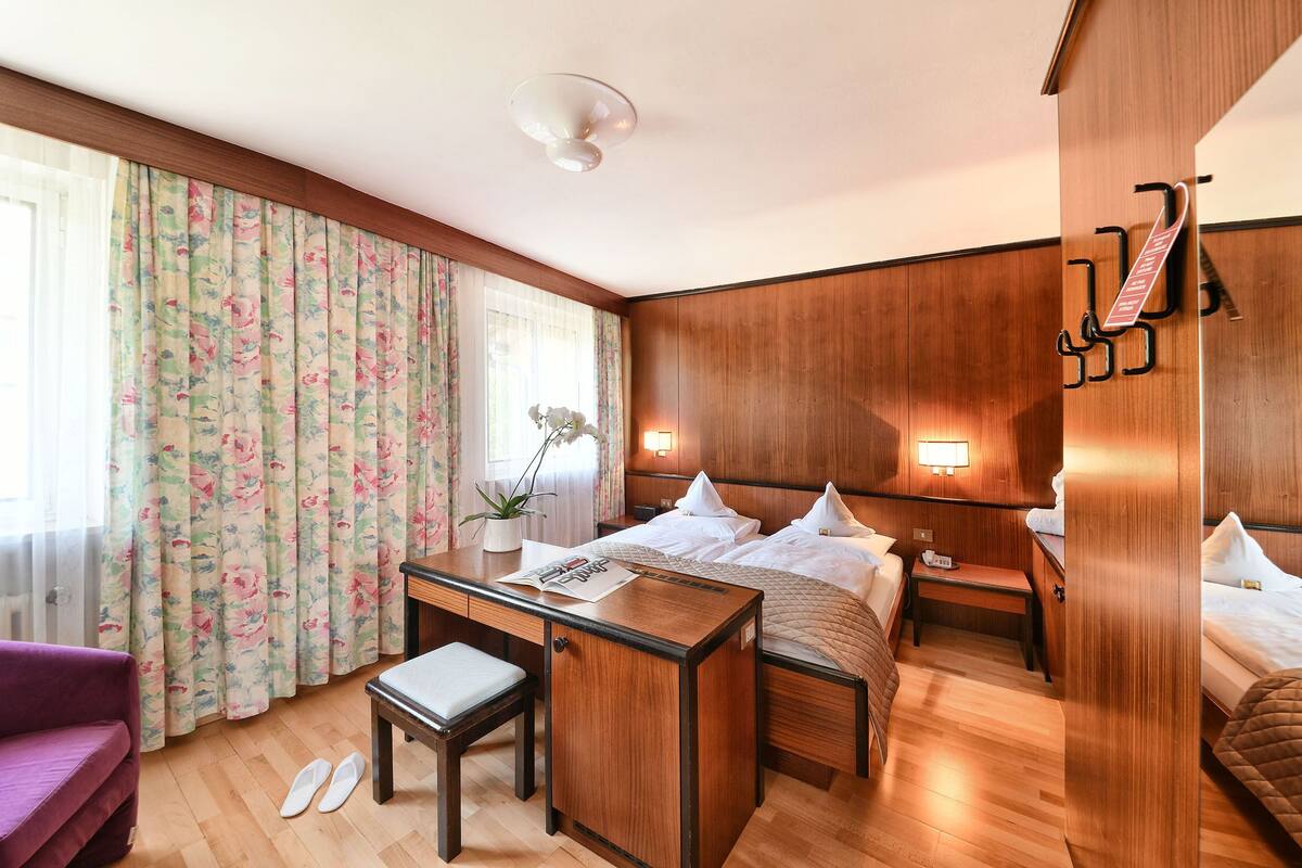 Camera doppia (EAST SIDE without balcony) | Biancheria da letto ipoallergenica, minibar, una cassaforte in camera
