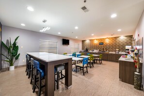 Dining - Clarion Pointe Madison Huntsville (Madison)