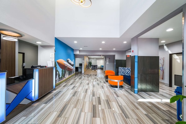 Lobby - Clarion Pointe Madison Huntsville (Madison)