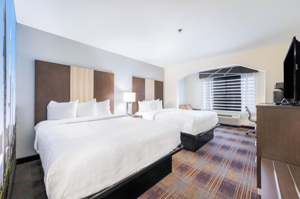 Desk, blackout drapes, iron/ironing board, free WiFi