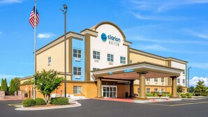 A Clarion Pointe hotel with a two-story structure, a covered entrance, and an American flag. - Clarion Pointe Madison Huntsville (Madison)