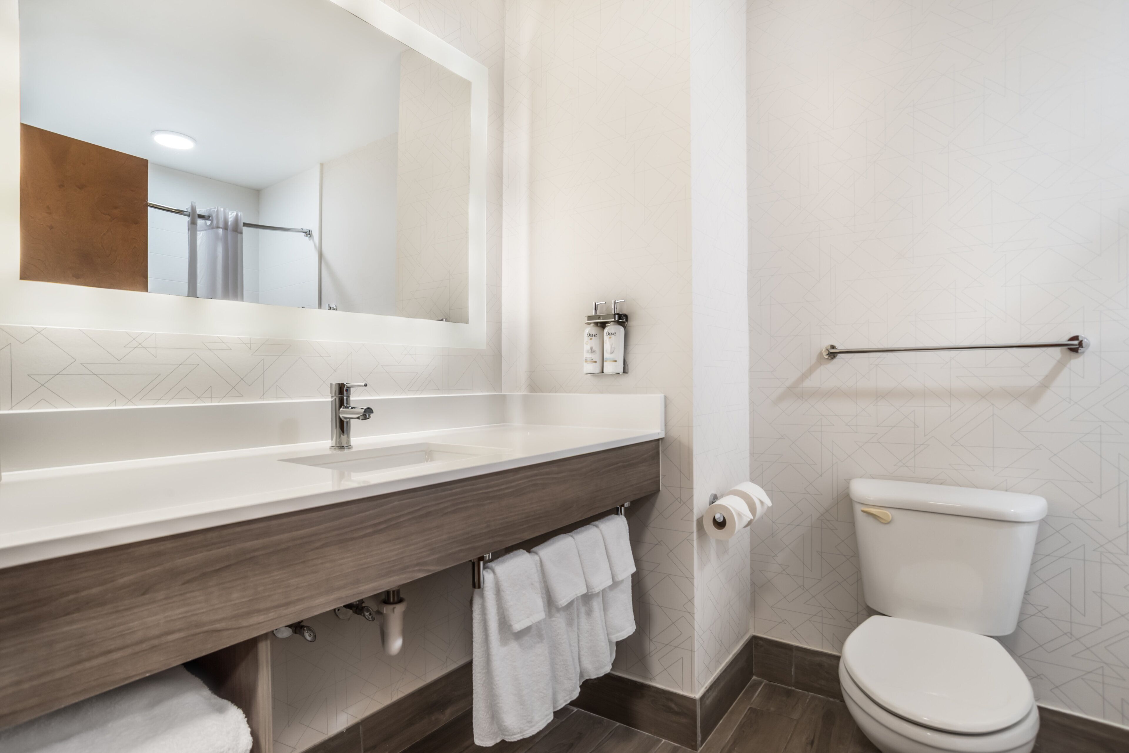 Standard Room, 1 King Bed | Bathroom