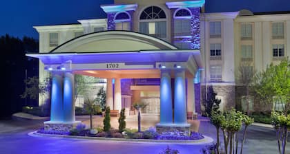 Holiday Inn Express Hotel & Suites Phenix City - Columbus, an IHG Hotel