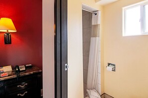 Habitación estándar, 1 cama King size, para no fumadores | Ropa de cama de alta calidad, escritorio, cunas gratuitas y camas extra