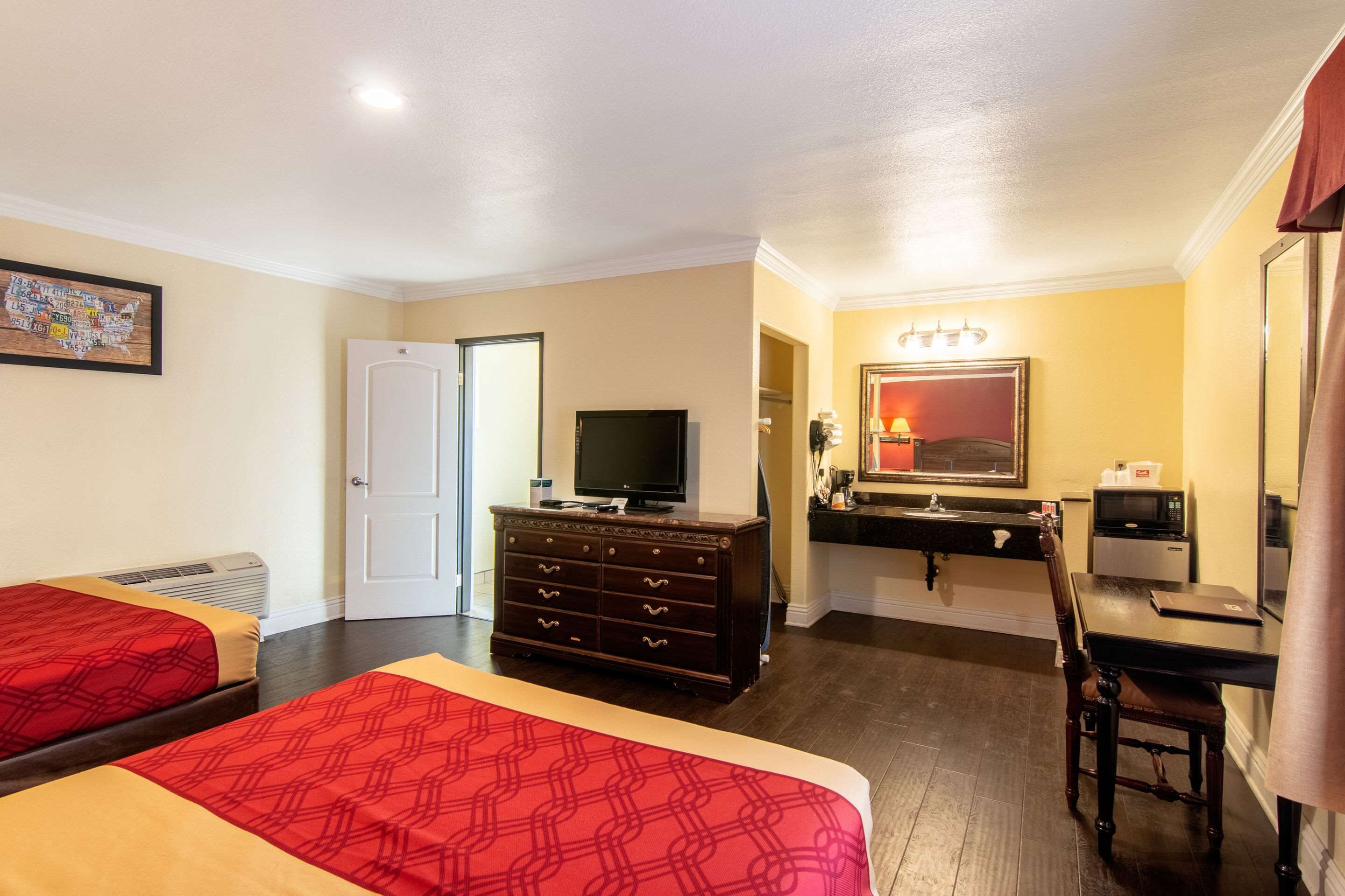 Standard Room, 2 Queen Beds, Non Smoking | Premium bedding, desk, free cribs/infant beds, rollaway beds