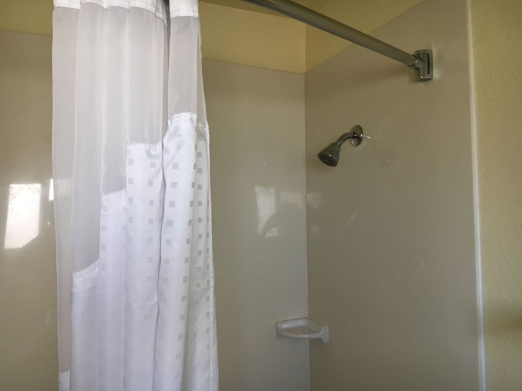 Bathroom | Combined shower/bathtub, free toiletries, hair dryer, towels