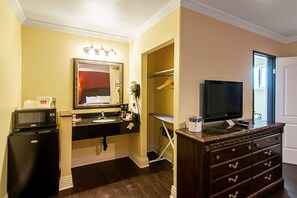 Premium bedding, desk, free cots/infant beds, rollaway beds