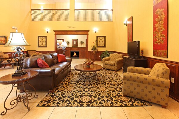 Holiday Inn Express Hotel & Suites Clarksville By Ihg - Clarksville, AR