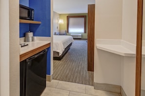 Standard Room, 1 King Bed