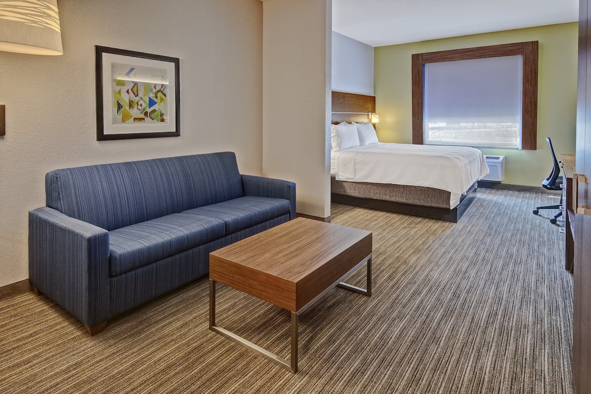In-room safe, iron/ironing board, free cots/infant beds, rollaway beds
