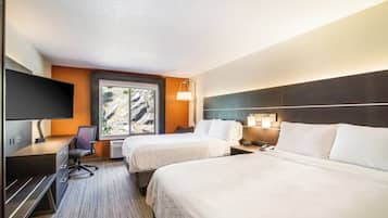 Ropa de cama de alta calidad y caja de seguridad en la habitación