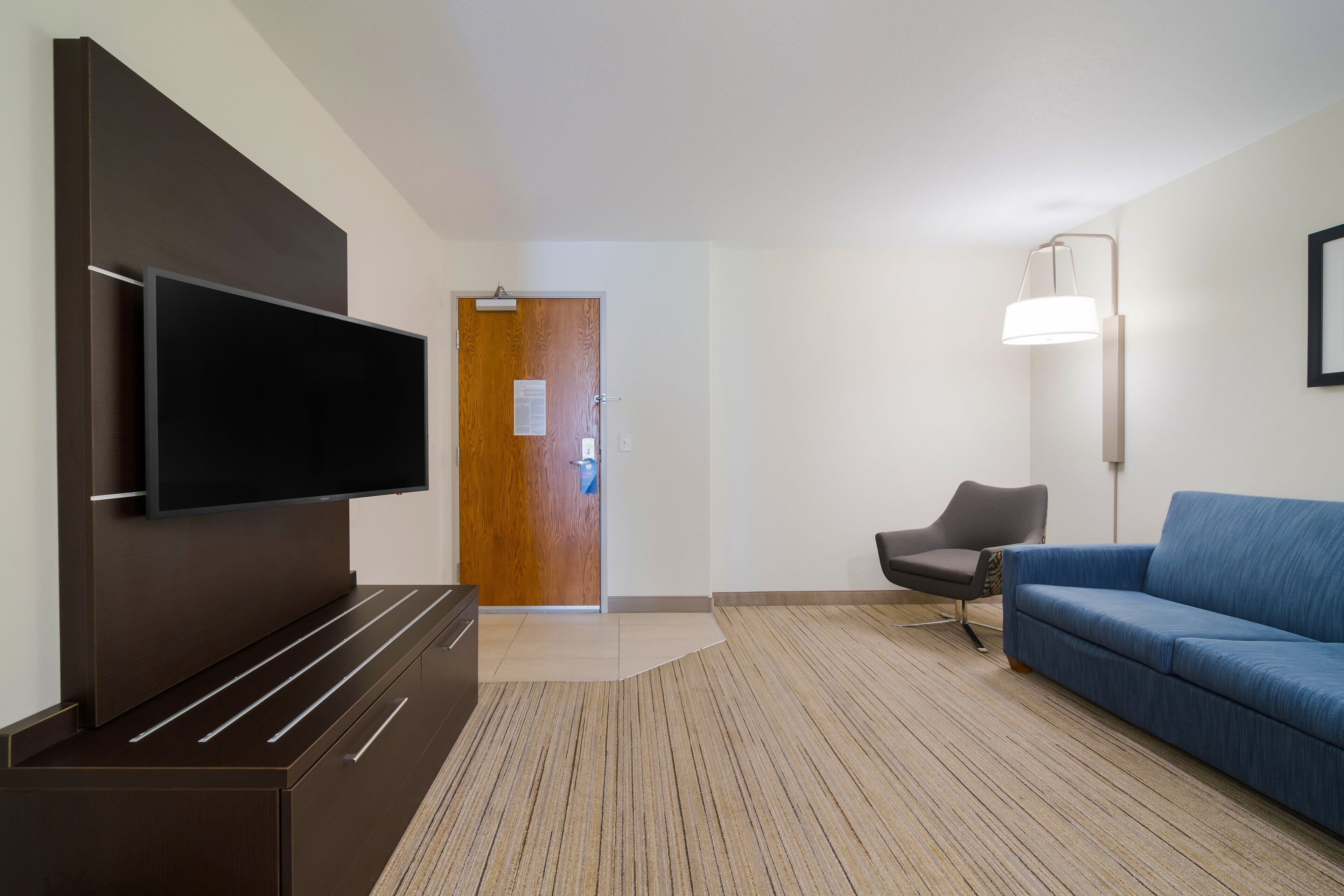 suite, 1 king bed, balcony | 1 bedroom, premium bedding, in-room safe, desk