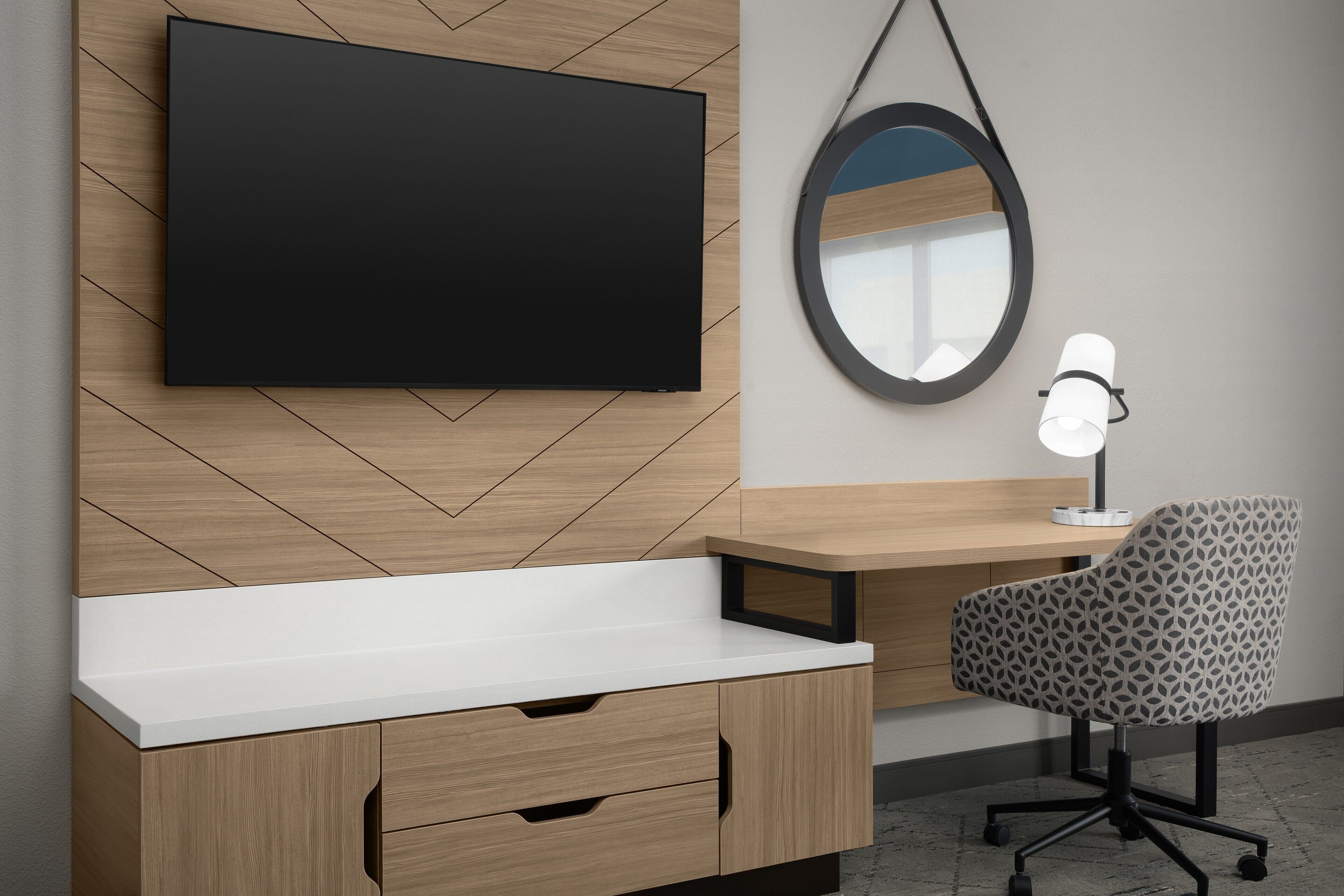 In-room safe, desk, iron/ironing board, cribs/infant beds