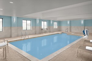 Indoor pool, sun loungers
