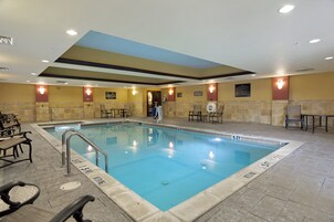 Indoor pool, sun loungers