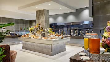 Se sirven desayunos, comidas, cenas y cocina italiana