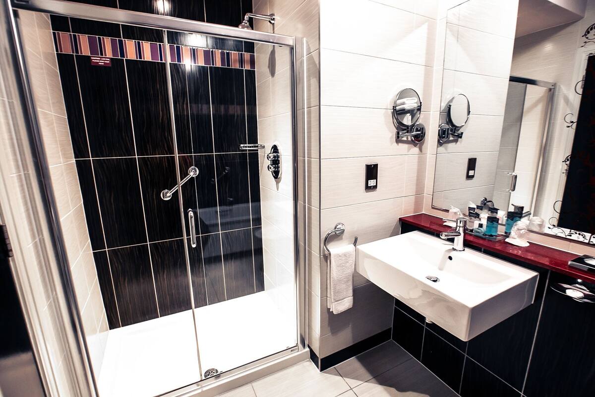 standard room | bathroom | towels