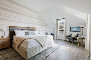 Habitación individual superior, 1 cama de matrimonio grande, vistas a la montaña | Escritorio, sistema de insonorización, wifi gratis y ropa de cama