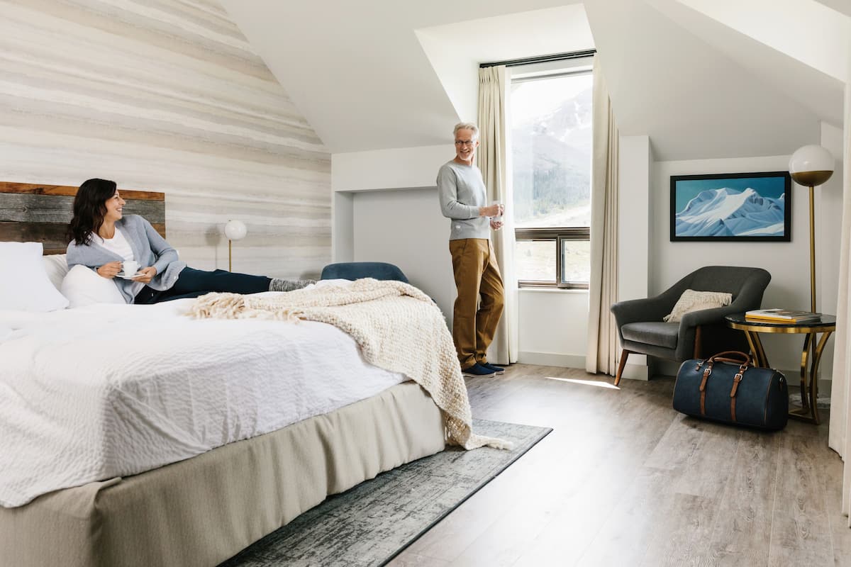 Singola Superior, 1 letto king, vista montagna | Una scrivania, insonorizzazione, Wi-Fi gratuito, lenzuola