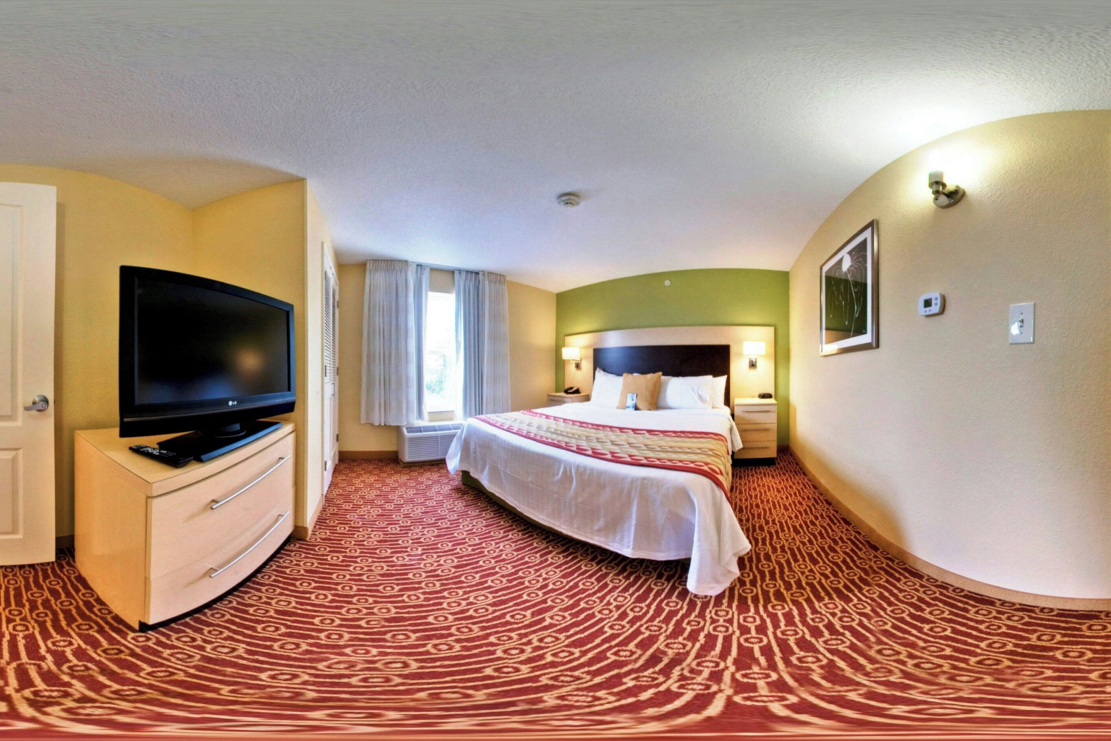 suite, 2 bedrooms | in-room safe, desk, iron/ironing board, free wifi