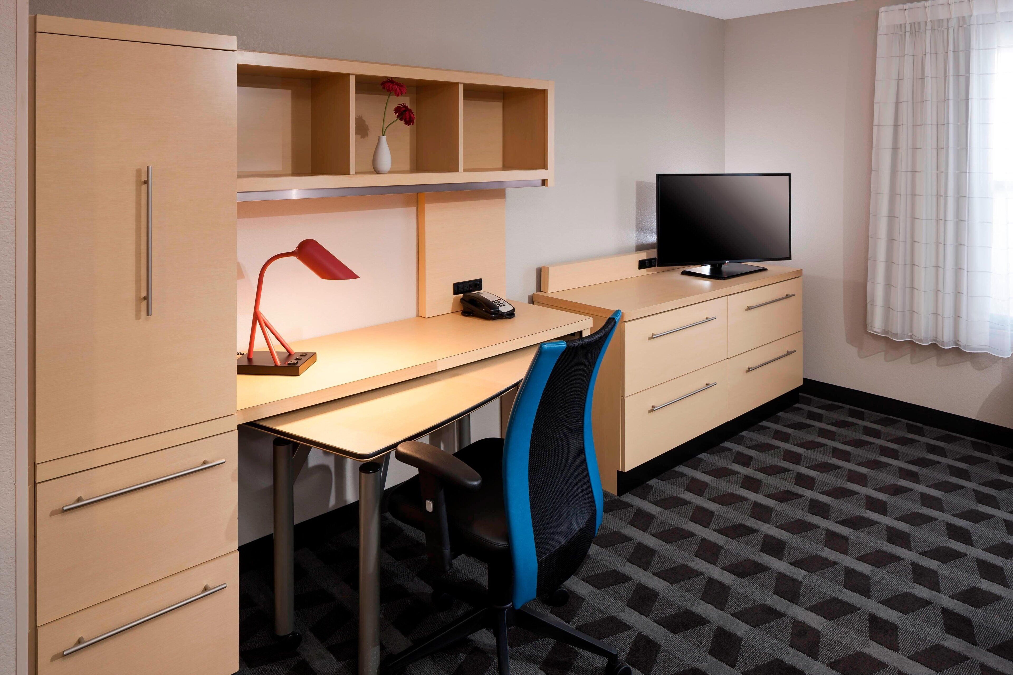 studio, 1 king bed with sofa bed | in-room safe, desk, iron/ironing board, free wifi